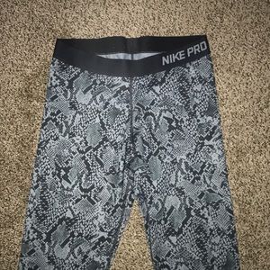 ⭐️ BOGO ⭐️ Nike Pro Printed Compression Crop